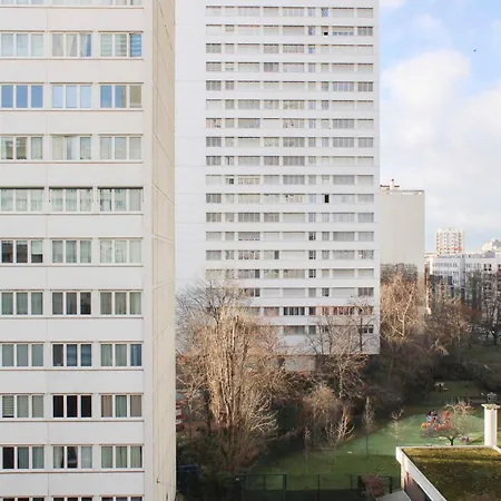 Bright Nest - View On The Of The Eiffel Tower *
